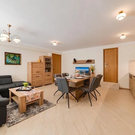 Deluxe And Garden Varna