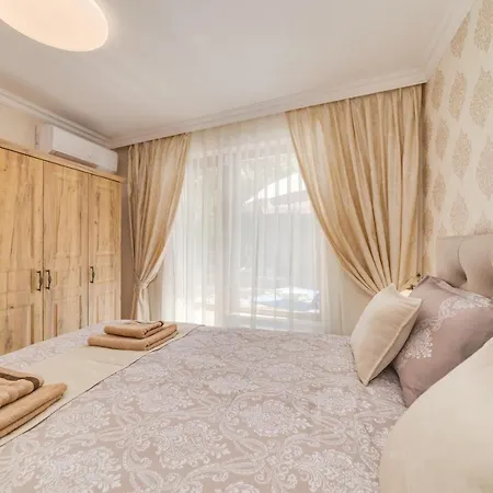 Deluxe And Garden Appartamento