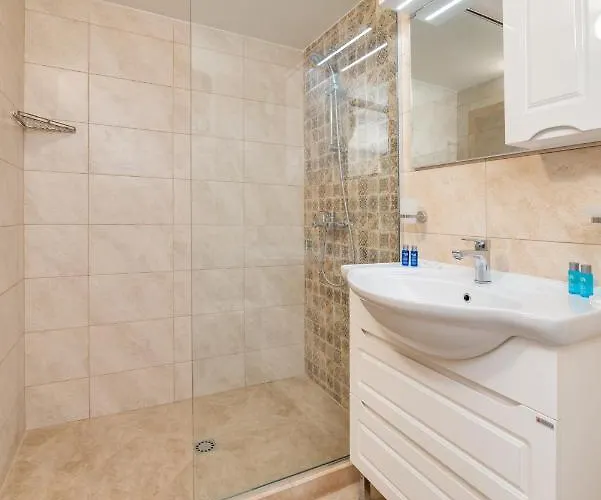 Deluxe And Garden Daire *