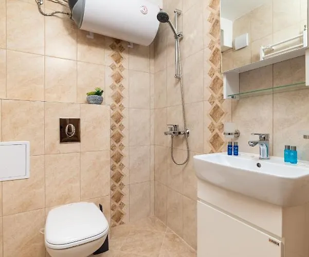 Deluxe And Garden Varna