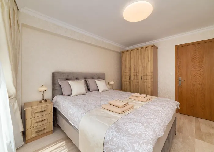 Deluxe And Garden Daire Varna