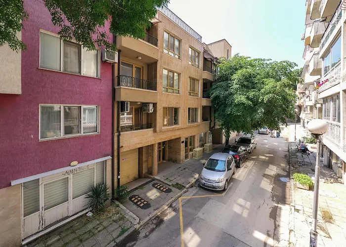 Deluxe And Garden Daire *