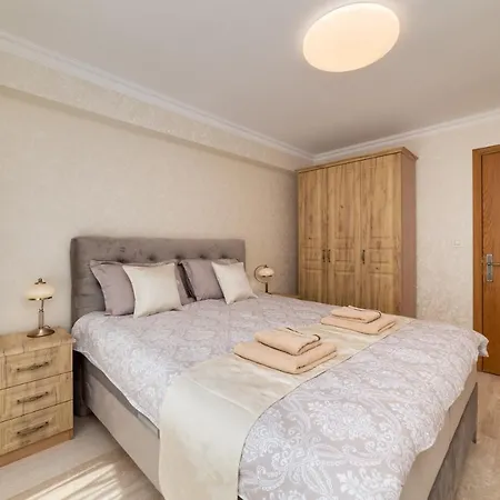 Deluxe And Garden Apartamento Varna