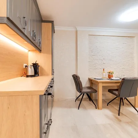 Deluxe And Garden Varna