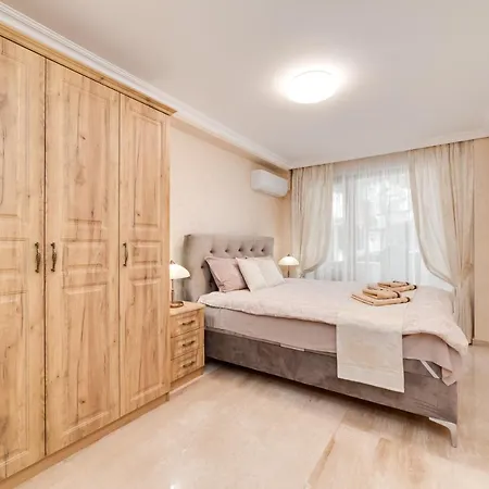 Deluxe And Garden Varna