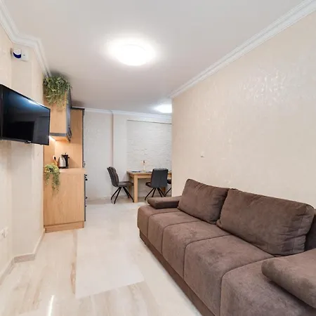 Deluxe And Garden Apartamento *