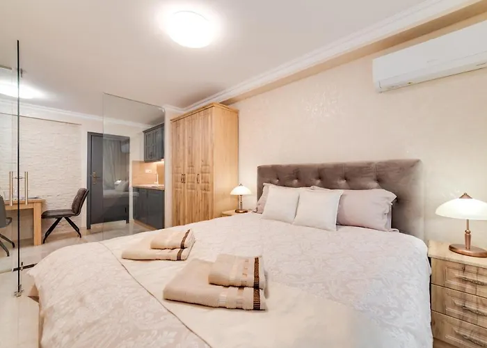 Deluxe And Garden * Βάρνα