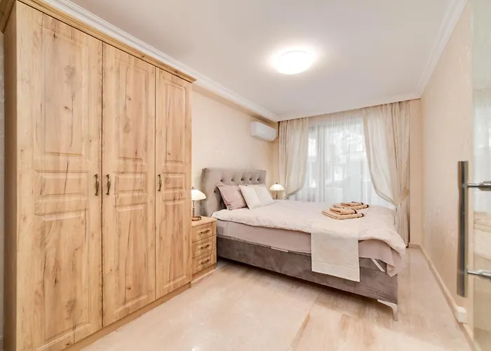 Deluxe And Garden Βάρνα